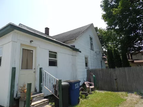 210 E St, La Porte, IN 46350 photo 4