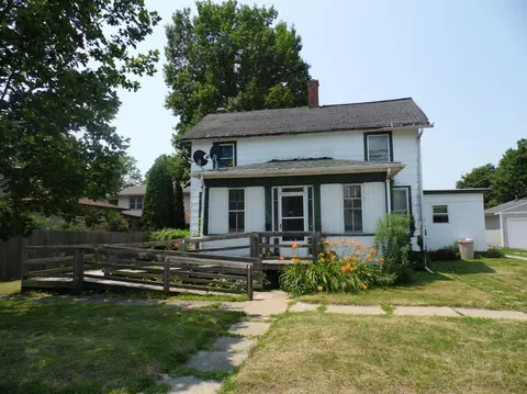 210 E St, La Porte, IN 46350 photo 1