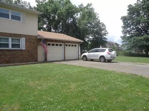 977 Eugene St, Porter, IN 46304 photo 2