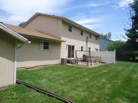 977 Eugene St, Porter, IN 46304 photo 3