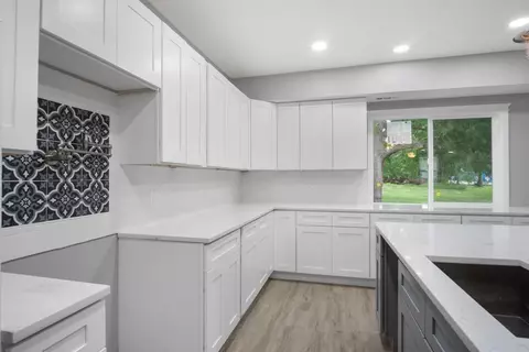 103 E Sigler St, Hebron, IN 46341 photo 5