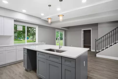 103 E Sigler St, Hebron, IN 46341 photo 3