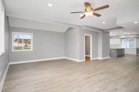 103 E Sigler St, Hebron, IN 46341 photo 2