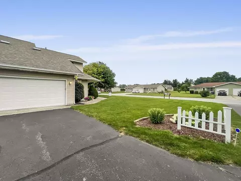 832 8th Pl, De Motte, IN 46310 photo 3