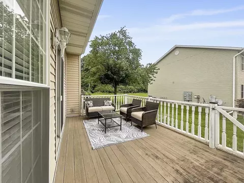 832 8th Pl, De Motte, IN 46310 photo 5