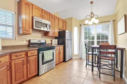 832 8th Pl, De Motte, IN 46310 photo 6
