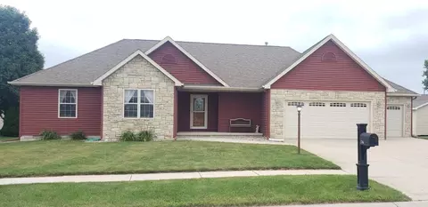 1746 Elderberry Cir, De Motte, IN 46310 photo 1