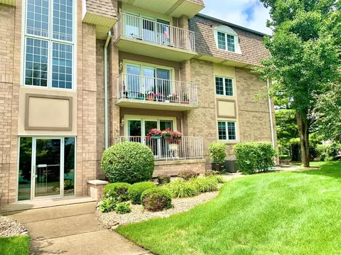 303 Swan Dr #1-D, Dyer, IN 46311 photo 1