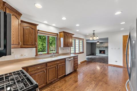 9558 Walnut Dr, Munster, IN 46321 photo 9
