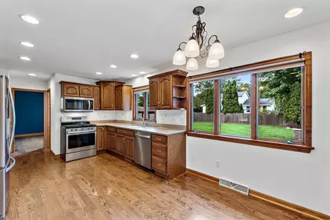 9558 Walnut Dr, Munster, IN 46321 photo 10