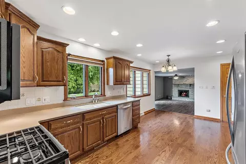 9558 Walnut Dr, Munster, IN 46321 photo 9