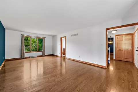 9558 Walnut Dr, Munster, IN 46321 photo 4
