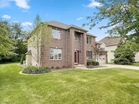 8277 Doubletree Dr, Crown Point, IN 46307 photo 2