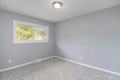 8016 Hemlock Ave, Gary, IN 46403 photo 20