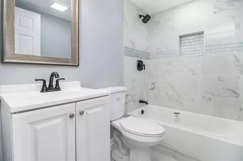 8016 Hemlock Ave, Gary, IN 46403 photo 14