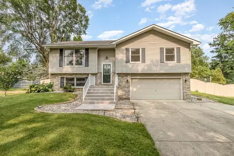 421 E Hilltop Ct, Lowell, IN 46356 photo 1
