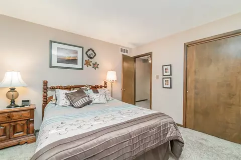 409 W Summit Ct, Crown Point, IN 46307 photo 17
