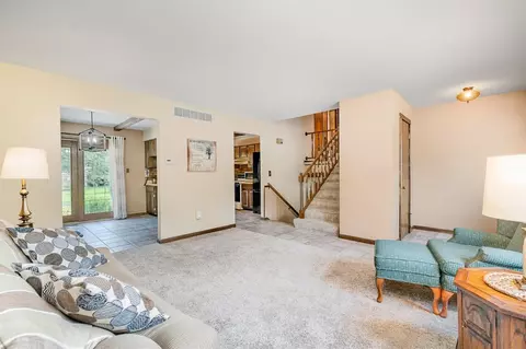 409 W Summit Ct, Crown Point, IN 46307 photo 8