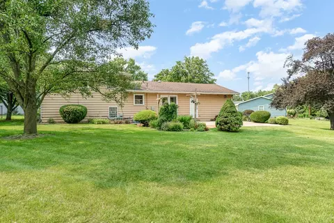 409 W Summit Ct, Crown Point, IN 46307 photo 4