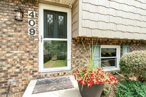 409 W Summit Ct, Crown Point, IN 46307 photo 3
