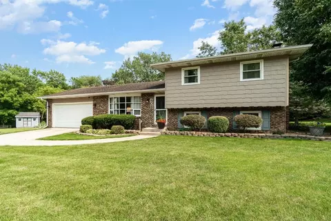 409 W Summit Ct, Crown Point, IN 46307 photo 2