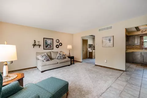 409 W Summit Ct, Crown Point, IN 46307 photo 7