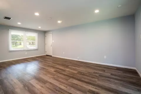 704 E Franciscan Dr, Crown Point, IN 46307 photo 3