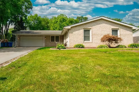 704 E Franciscan Dr, Crown Point, IN 46307 photo 2