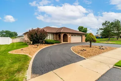 1015 Arrowhead Dr, Dyer, IN 46311 photo 3