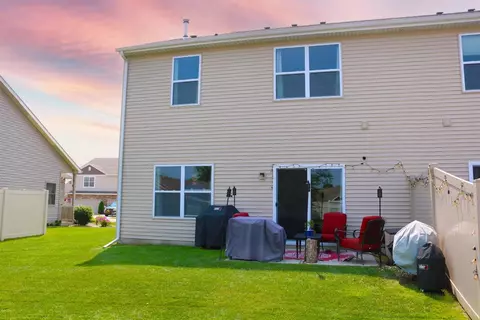 530 Clover Ln, Griffith, IN 46319 photo 2