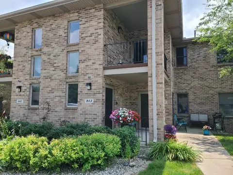 983 Cedar Dr, Crown Point, IN 46307 photo 1