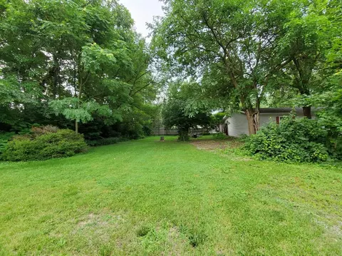 303 9th St, De Motte, IN 46310 photo 2