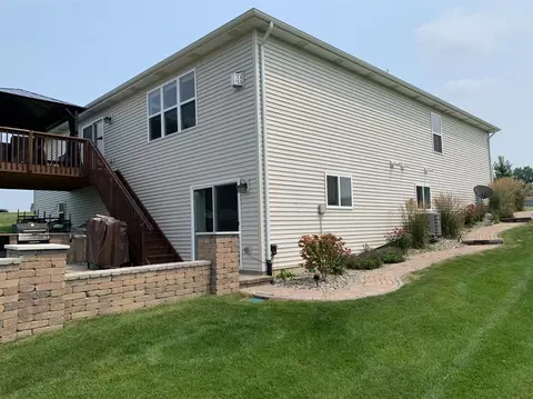 835 Hayfield Dr, Crown Point, IN 46307 photo 3