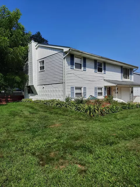 524 Darcy Ln, Griffith, IN 46319 photo 2