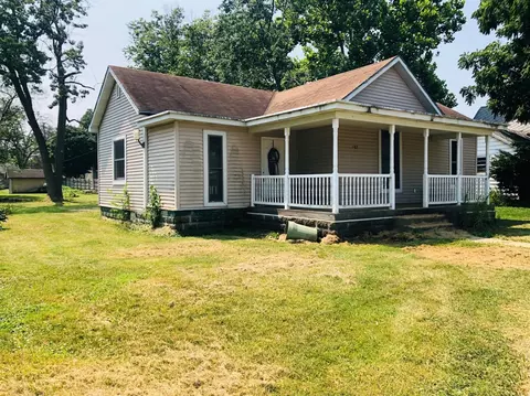 103 W Goss St, Kentland, IN 47951 photo 2