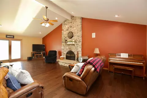 217 Eagle Ct, Dyer, IN 46311 photo 2