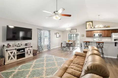 463 W Central St, Wheatfield, IN 46392 photo 5