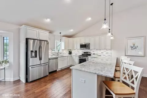2329 Legend Cir, Chesterton, IN 46304 photo 4