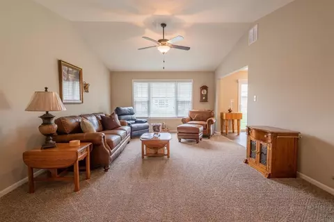 805 Daisy Cir, De Motte, IN 46310 photo 5