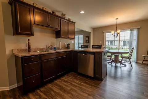 805 Daisy Cir, De Motte, IN 46310 photo 9