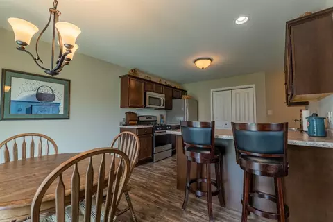 805 Daisy Cir, De Motte, IN 46310 photo 8