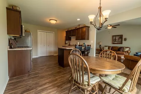 805 Daisy Cir, De Motte, IN 46310 photo 7