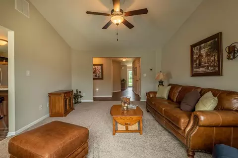 805 Daisy Cir, De Motte, IN 46310 photo 6