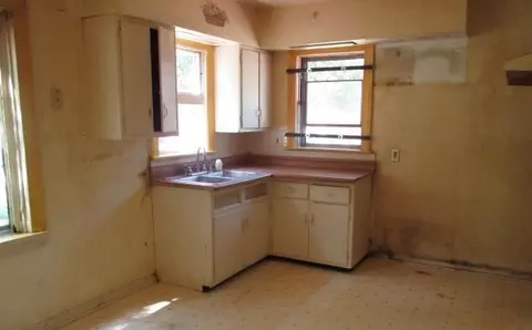 2522 Crest Rd, Gary, IN 46408 photo 3