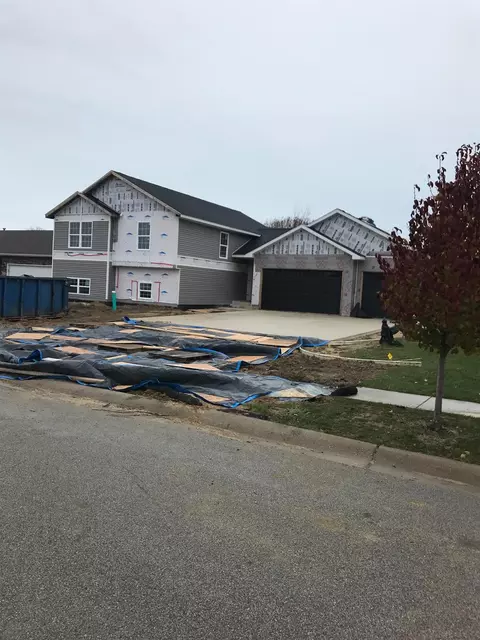 209 Fairchild Dr, Burns Harbor, IN 46304 photo 1