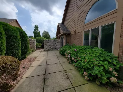 910 Cornwallis Ln, Munster, IN 46321 photo 4