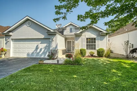 8110 Pointe Dr, Crown Point, IN 46307 photo 1
