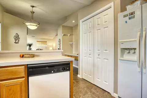 8110 Pointe Dr, Crown Point, IN 46307 photo 5