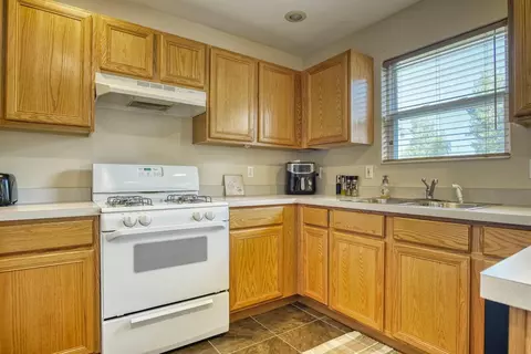 8110 Pointe Dr, Crown Point, IN 46307 photo 4