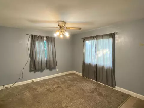 227 N Jay St, Griffith, IN 46319 photo 4